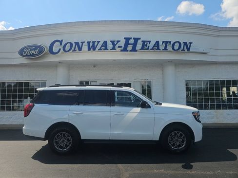 Used 2025 Ford Expedition Active AWD/4WD image 1