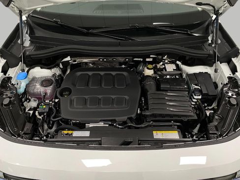 New 2025 Volkswagen Tiguan SE image 11