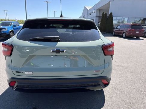 Used 2024 Chevrolet Trax RS FWD image 7