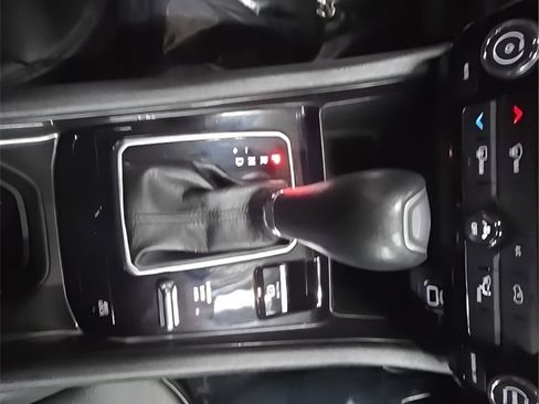 Used 2024 Jeep Compass Latitude image 27