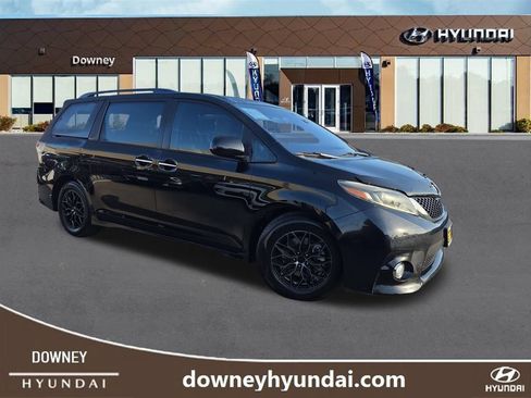 Used 2016 Toyota Sienna SE Premium FWD image 7