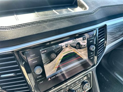 Used 2022 Volkswagen Atlas Cross Sport SE image 29