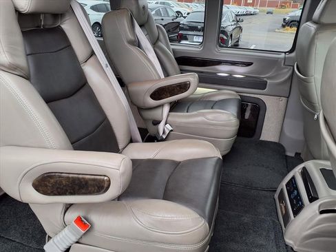 Used 2020 GMC Savana 2500 w/ Enhanced Convenience Package image 30