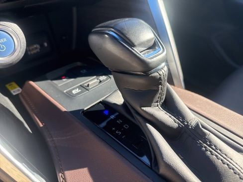 Used 2021 Toyota Venza Limited w/ Advanced Technology Package image 30