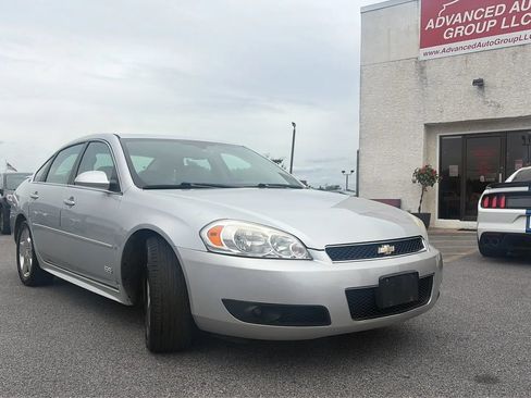 Used 2009 Chevrolet Impala SS w/ Convenience Package FWD image 5