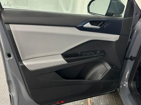 Used 2022 Volkswagen Taos SE w/ Panoramic Sunroof Package image 8