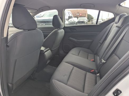 Used 2025 Nissan Altima 2.5 SV FWD image 29
