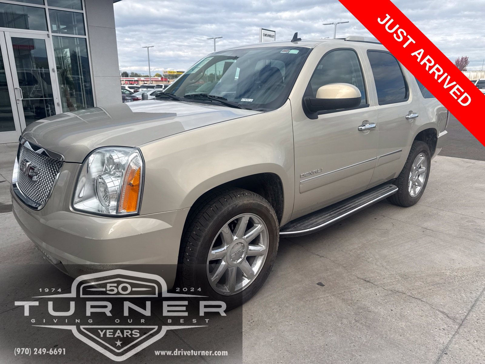 Used 2011 GMC Yukon Denali AWD/4WD image 2