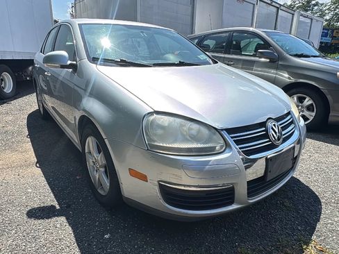 Used 2009 Volkswagen Jetta SEL FWD image 3