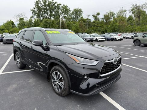 Used 2021 Toyota Highlander XLE AWD/4WD image 8