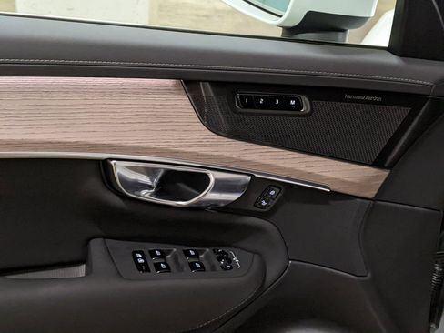 New 2025 Volvo XC90 T8 Plus w/ Protection Package Premier image 10