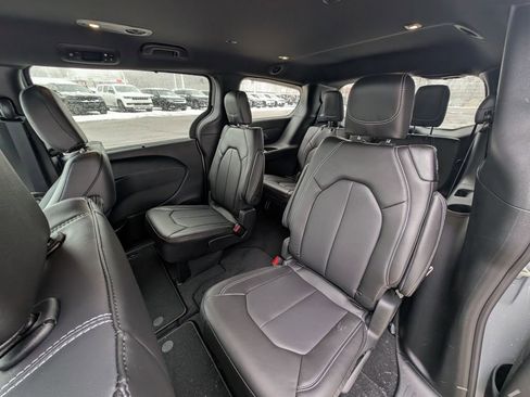 New 2026 Chrysler Pacifica Select w/ S Appearance Package FWD image 16