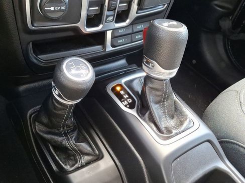 Certified 2025 Jeep Wrangler Unlimited Sahara image 15