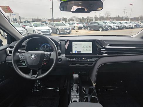 Used 2025 Toyota Camry LE image 10