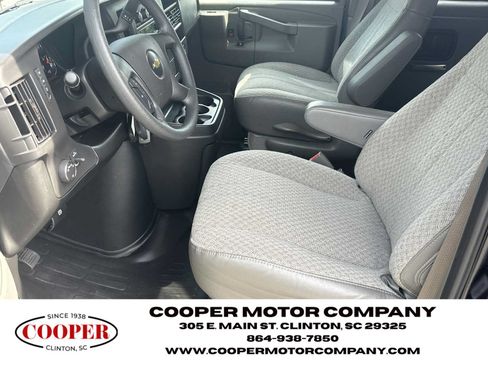 Used 2025 Chevrolet Express 3500 LS RWD image 9