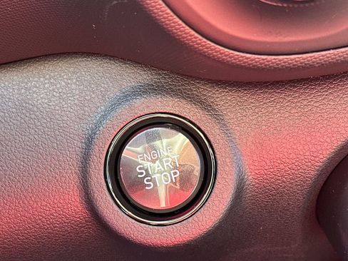 New 2025 Hyundai Venue Limited image 28