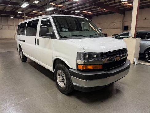 Used 2024 Chevrolet Express 3500 LT w/ LT Preferred Equipment Group RWD image 5