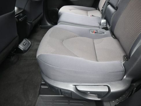 Used 2023 Toyota Highlander L image 29