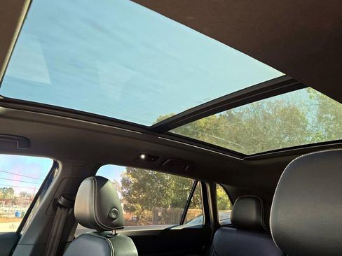 Used 2022 Volkswagen Atlas Cross Sport SEL image 23