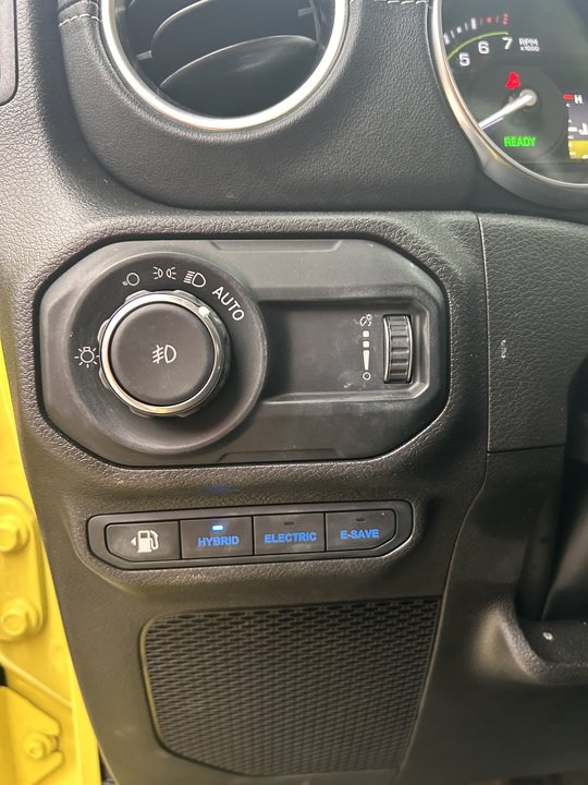 Used 2023 Jeep Wrangler Unlimited Sahara w/ Cold Weather Group AWD/4WD image 13