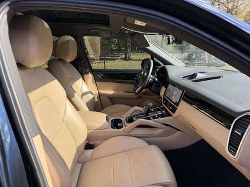 Used 2021 Porsche Cayenne image 14