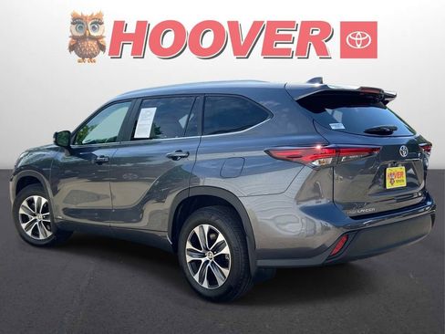 Used 2025 Toyota Highlander XLE AWD/4WD image 8