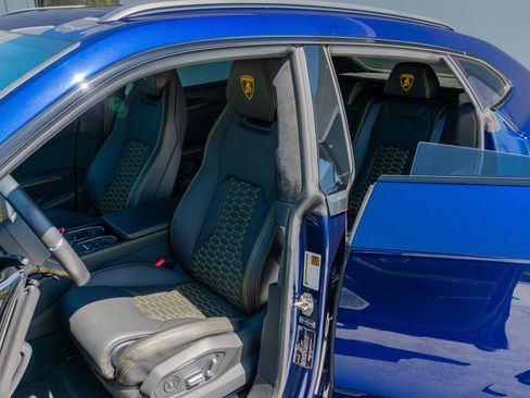 Used 2021 Lamborghini Urus AWD/4WD image 11