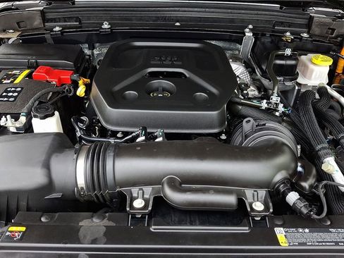 Certified 2025 Jeep Wrangler Unlimited Sahara AWD/4WD image 28