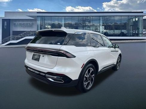New 2026 Lincoln Nautilus Premier AWD/4WD image 8