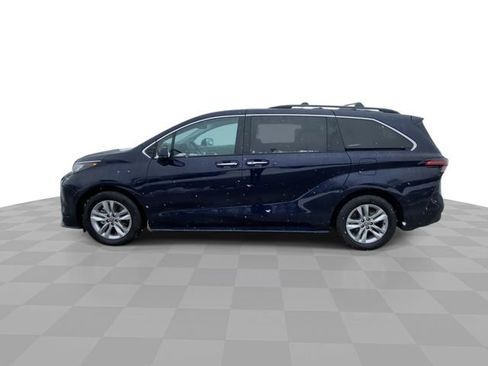 Used 2022 Toyota Sienna XLE w/ XLE Plus Package image 5