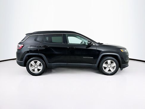 Used 2022 Jeep Compass Latitude image 10