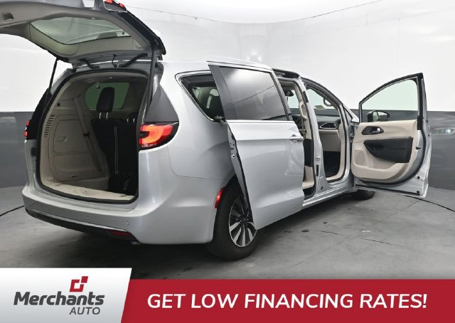 Used 2024 Chrysler Pacifica Limited FWD image 36