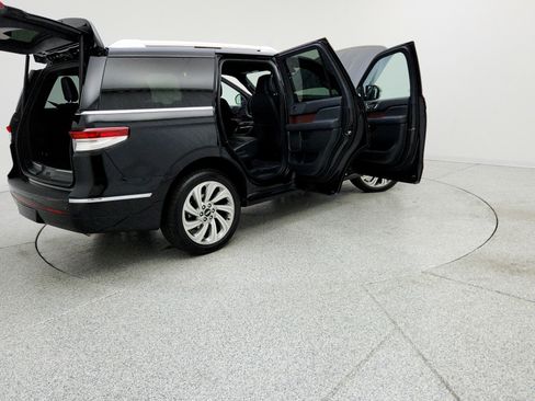Used 2024 Lincoln Navigator Reserve image 17