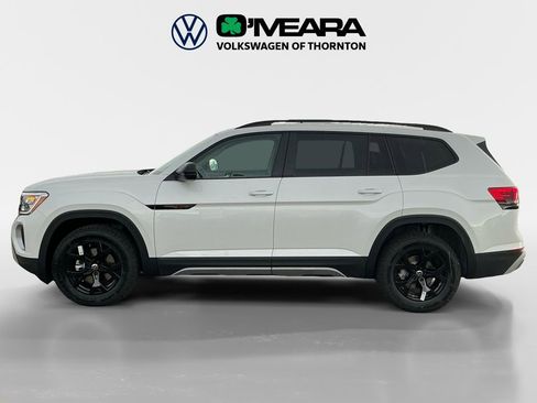 New 2026 Volkswagen Atlas Peak Edition image 2