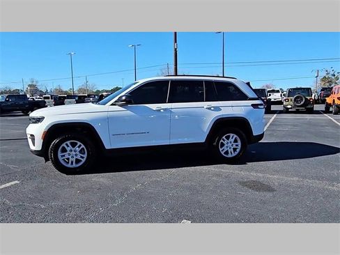 Used 2024 Jeep Grand Cherokee Laredo w/ Trailer Tow Package image 24
