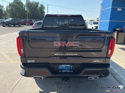 Used 2024 GMC Sierra 1500 AT4 w/ Technology Package image 6