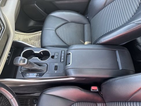 Used 2021 Toyota Highlander XSE FWD image 24