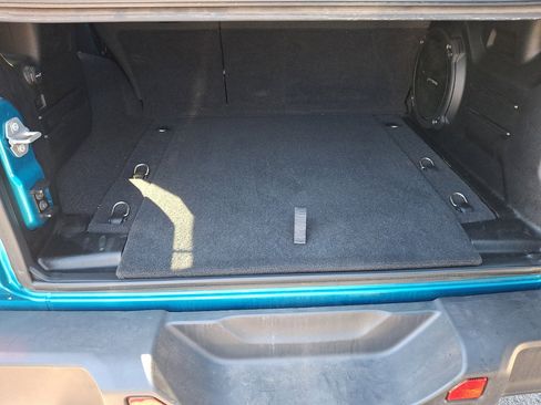 Used 2020 Jeep Wrangler Unlimited Sahara image 18