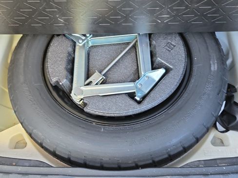 Used 2019 Toyota RAV4 XLE w/ Convenience Package FWD image 14
