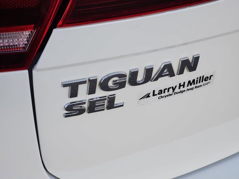 Used 2019 Volkswagen Tiguan SEL R-Line w/ 3rd Row Seat Package image 25