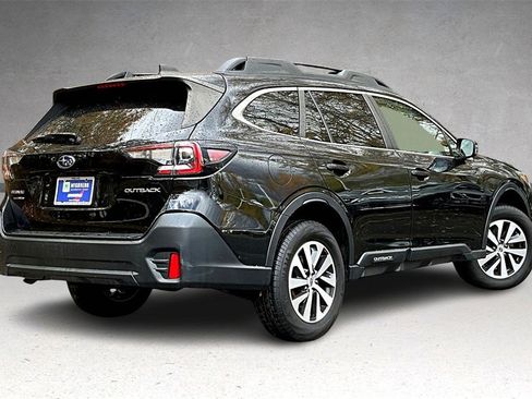 Used 2022 Subaru Outback Premium image 6