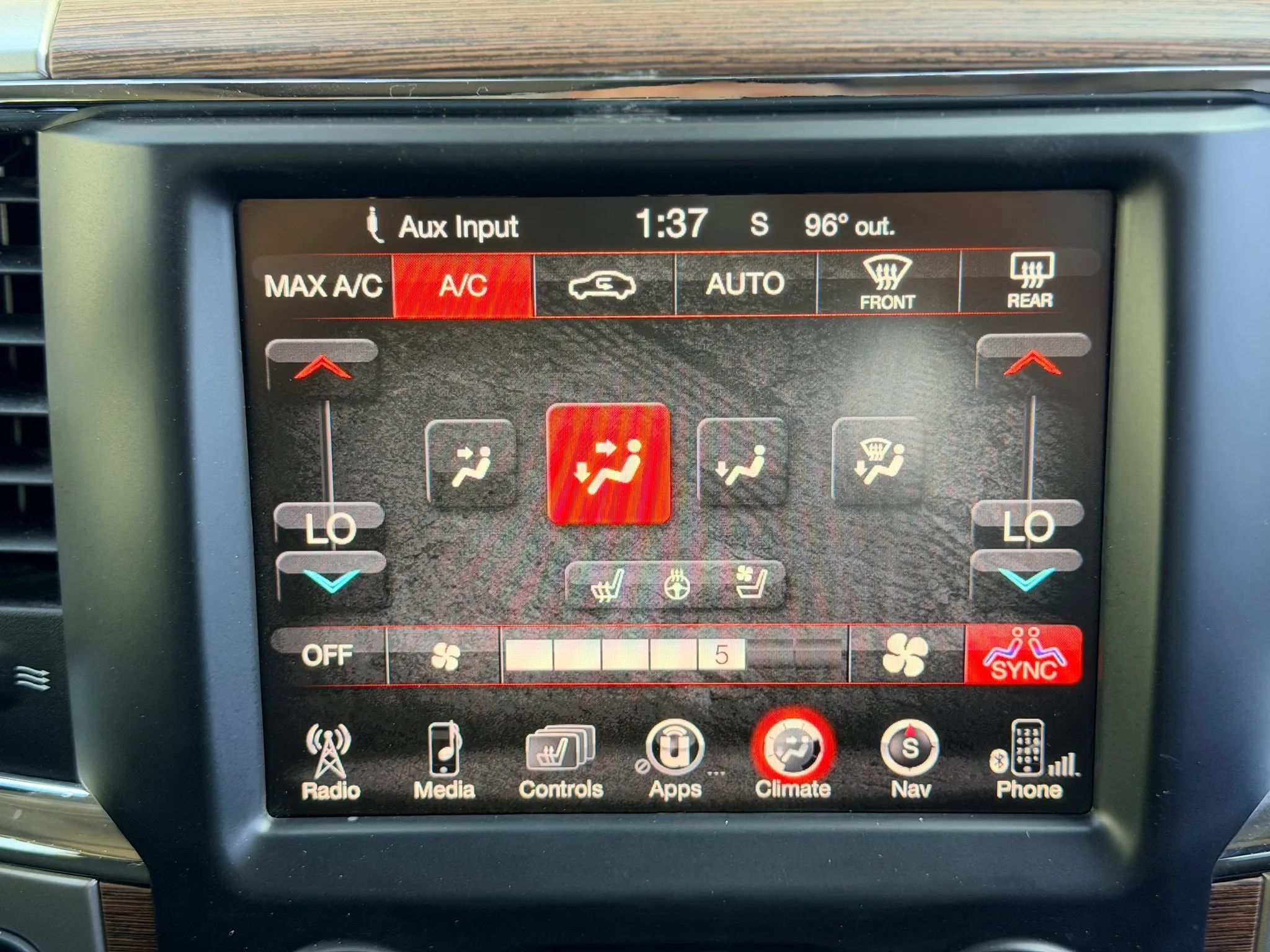 Used 2016 RAM 2500 Laramie w/ Convenience Group AWD/4WD image 30