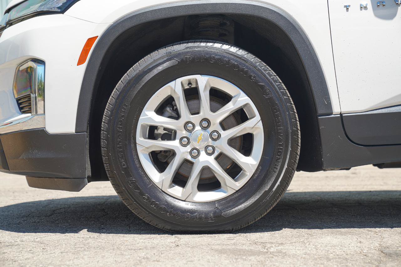 Used 2023 Chevrolet Traverse LS AWD/4WD image 12