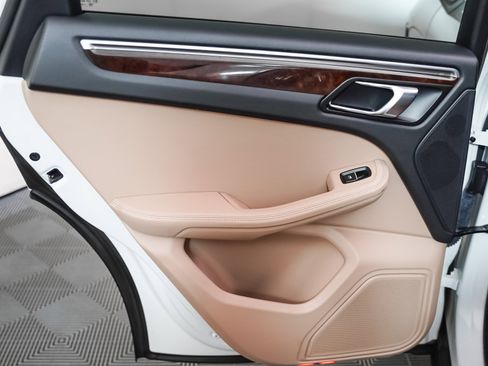 Used 2023 Porsche Macan image 29