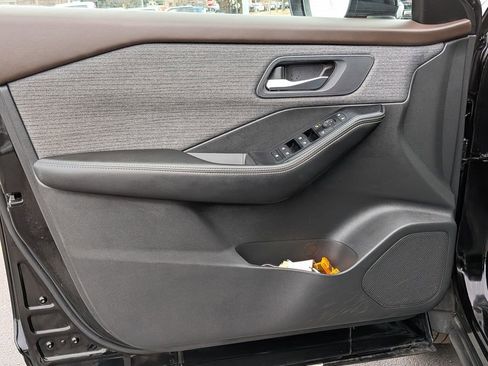 Used 2023 Nissan Rogue SV image 9