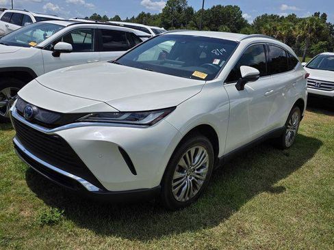 Certified 2022 Toyota Venza XLE AWD/4WD image 14