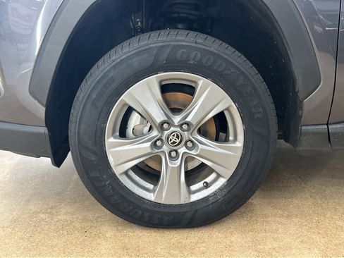 Used 2025 Toyota RAV4 XLE AWD/4WD image 12