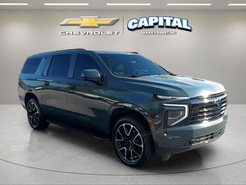 Used 2025 Chevrolet Suburban RST w/ Comfort Package AWD/4WD image 7