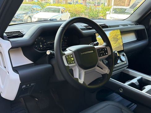 New 2026 Land Rover Defender 110 X-Dynamic SE AWD/4WD image 4