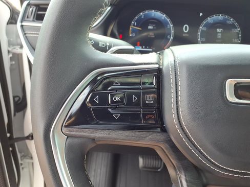 Used 2023 Jeep Grand Cherokee L Overland AWD/4WD image 7